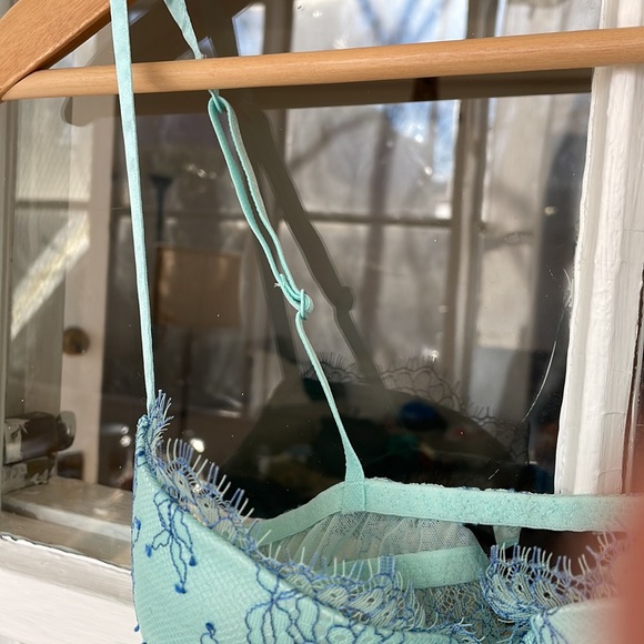 Victorias Secret lingerie top NWOT - Picture 3 of 11